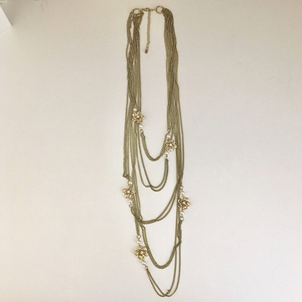 🌻 Charming Charlie Long Floral Necklace